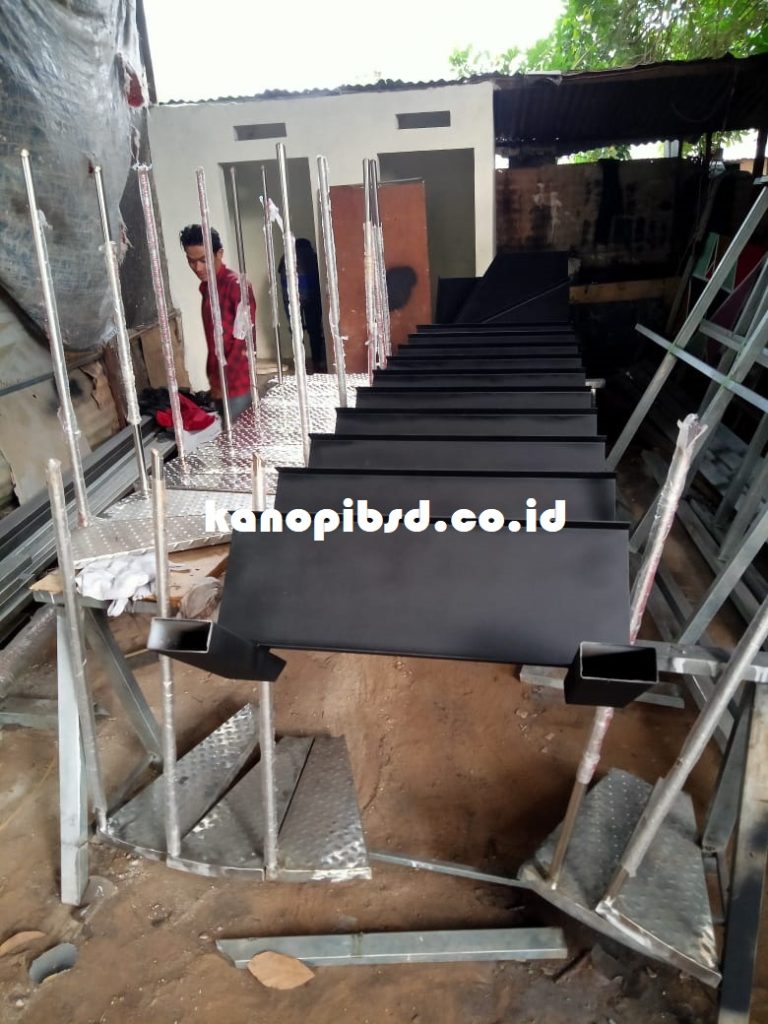 Tangga Rebah Alas Kayu 768x1024